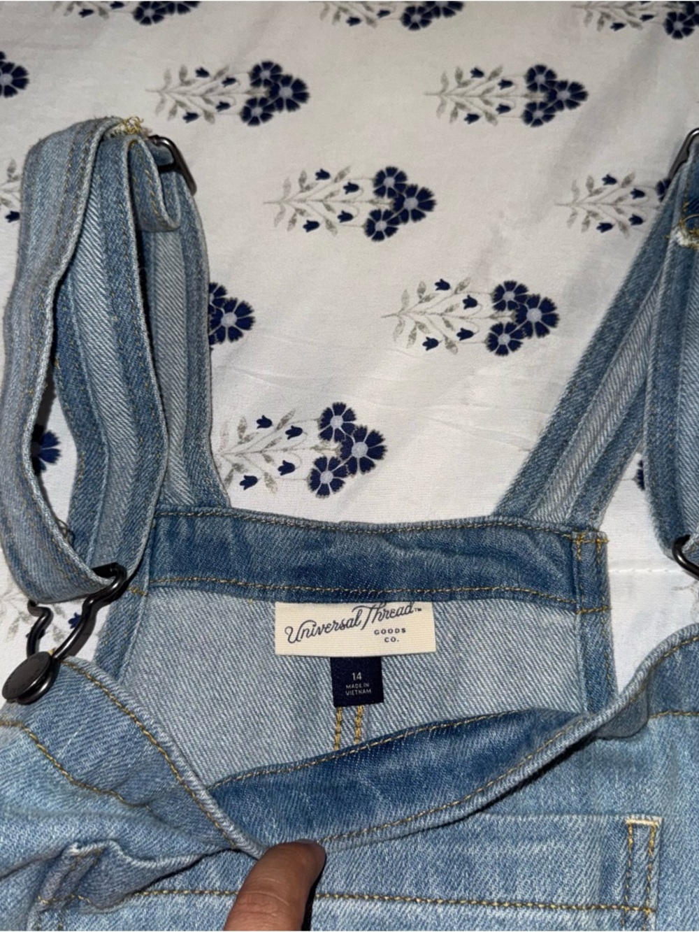 Universal Thread Light Blue Denim Short Overalls - Picture 4 of 6
